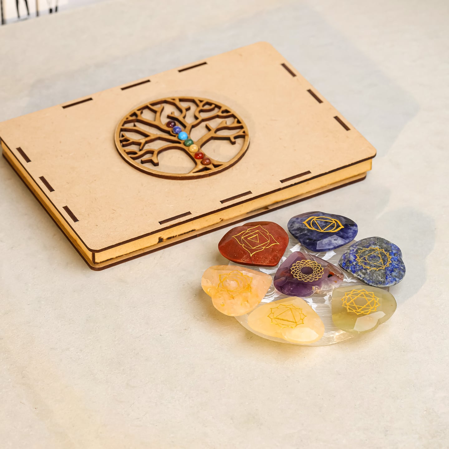 7 Chakra Healing Crystal and Charging Plate set HC968014